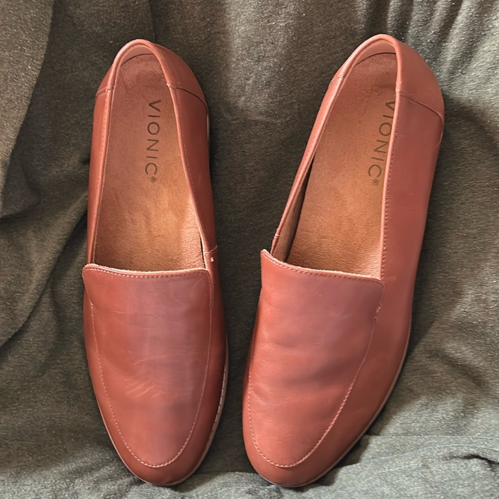 Vionic Kensley Women's Slip On Loafer